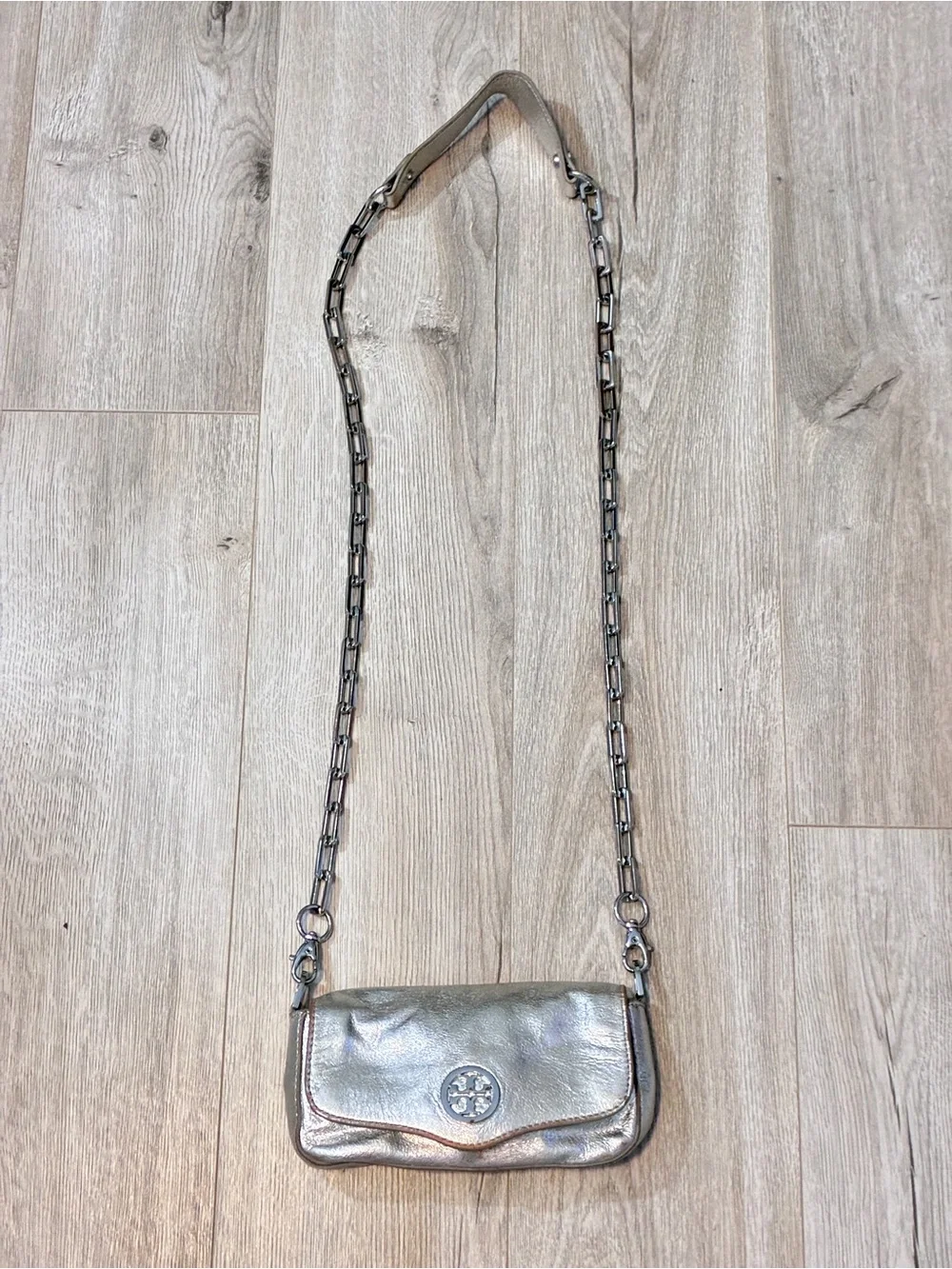 Tory Burch Metallic Silver Mini Crossbody Chain Strap Logo Bag